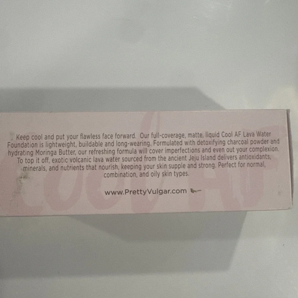 Pretty Vulgar Cool AF Foundation 1.18 Oz. 82 Au Natural 01B5 NIB